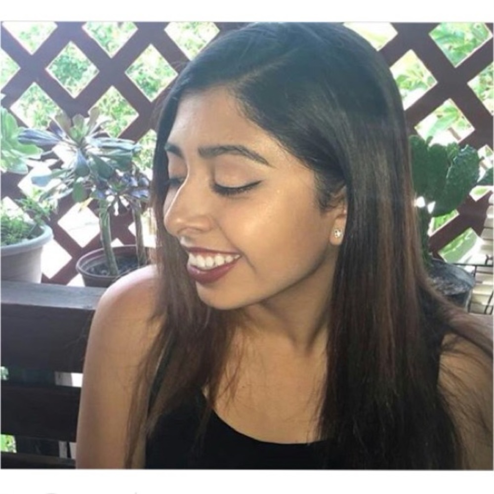 Meet your Posher, Laura